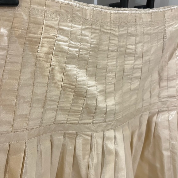 ABSOLUTELY STUNNING 💃 HOLT RENFREW Cream Coloured Raw Silk Skirt - size 8 - Picture 7 of 11